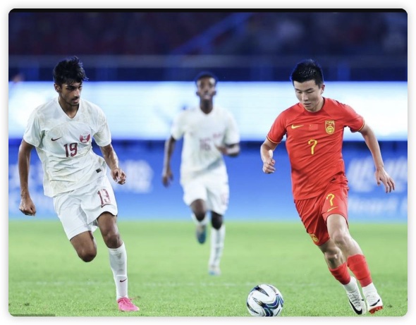 中国1-0卡塔尔 八强将战韩国 陶强龙制胜蒋圣龙染红