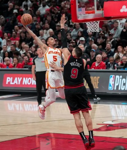 怀特狂轰42+9+6,公牛淘汰老鹰!德罗赞22+9,特雷杨12中4,穆雷30+7尽力了