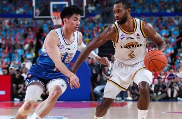 弗格34分赵继伟16+9+9 辽宁3-0新疆获冠军点 