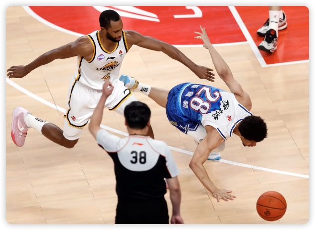 3连冠！辽宁4-0横扫新疆 杨鸣遭驱逐弗格获FMVP 