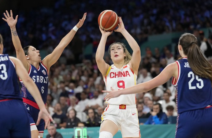 中国女篮22分负塞尔维亚遭两连败 出线形势十分被动 