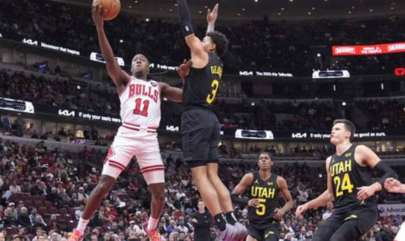 乔治33+9武切维奇两双 科林斯28+13爵士胜公牛 