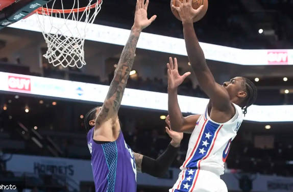 乔治29+8米勒空砍34分 马克西21分76人拒绝黄蜂逆转 