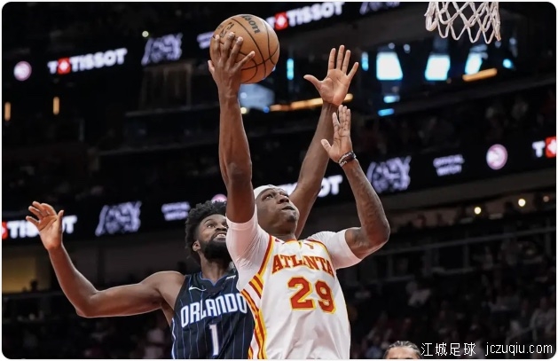 残阵对残阵！特伦斯-曼恩19分 老鹰7人上双终结魔术5连胜