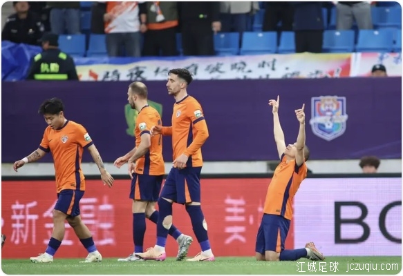 榜尾大战!中超-席尔瓦2射1传 海牛3-0亚泰获赛季首胜