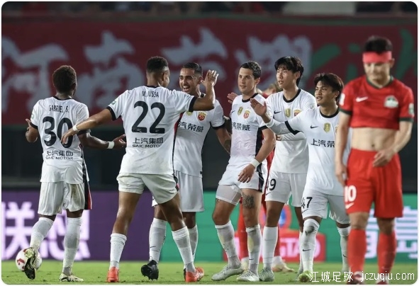 帕拉西奥斯造2球图多列点射 三镇2-1逆转胜新鹏城 