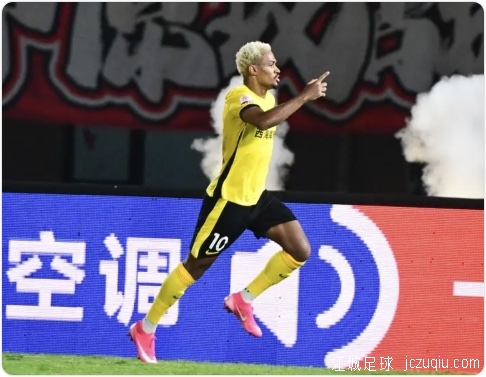 戴维森内尔松破门迈达纳直红 西海岸2-1河南4轮不败