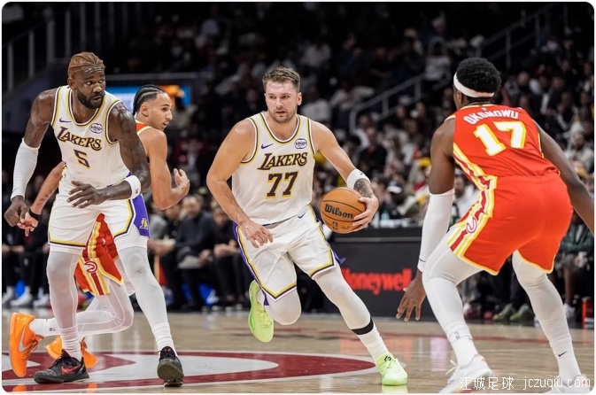 东契奇空砍22+5+11 老鹰7人上双大胜湖人