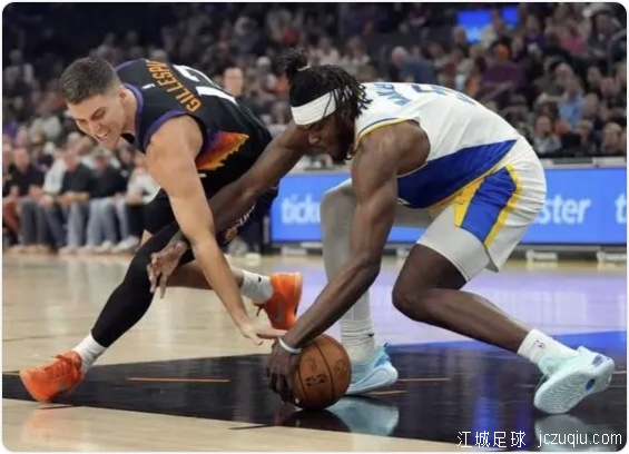 布克33+5西亚卡姆19分 太阳大胜步行者豪取5连胜