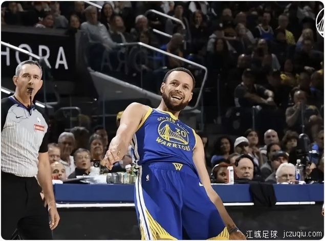 库里砍49分文班26+12+4 勇士力克马刺NBA杯迎首胜