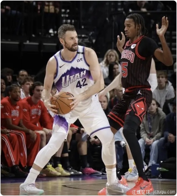 0.8秒三分准绝杀！马卡47分爵士双加时险胜公牛 吉迪26+12+13