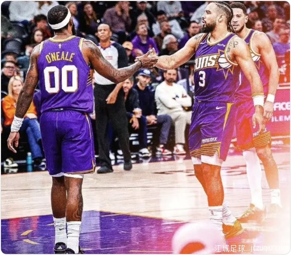 布克24+5+7布鲁克斯25分 太阳擒马刺3连胜