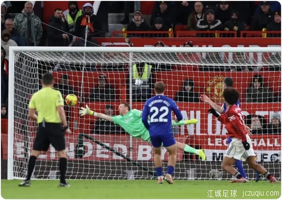 盖耶掌掴队友直红霍尔破门 曼联0-1十人埃弗顿三轮不胜