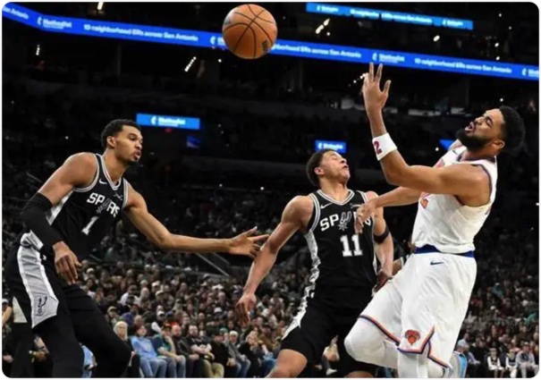 01月01日 NBA常规赛 尼克斯vs马刺 全场录像回放