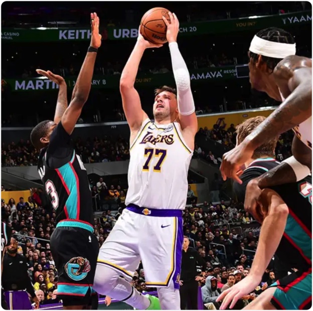 01月05日 NBA常规赛 灰熊vs湖人 全场录像回放