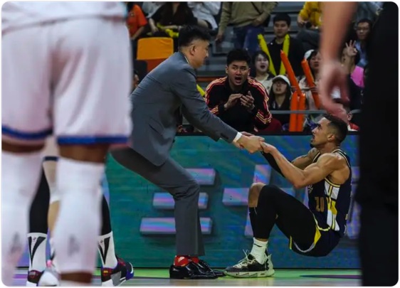 01月11日 CBA常规赛 辽宁vs广东 全场录像回放